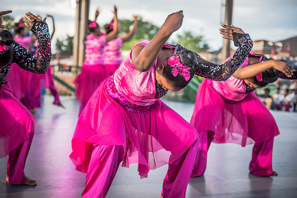 Disney-Springs-Dance-Show-1115.jpg