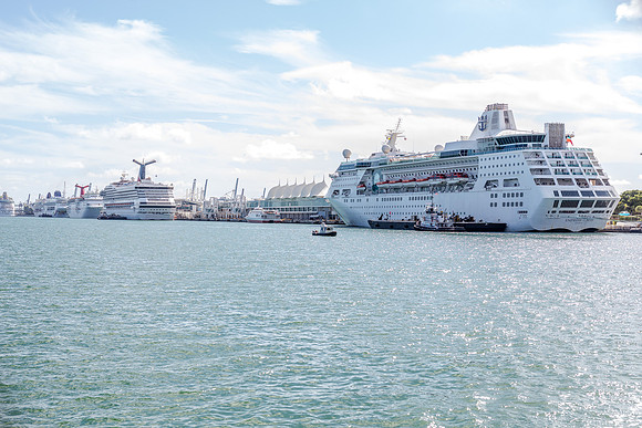 Miami-Millionaire-Row-Island-Queen-Cruise-3423cs