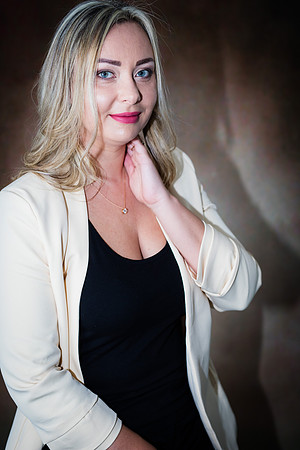 20220803-Headshot-Jane-3840