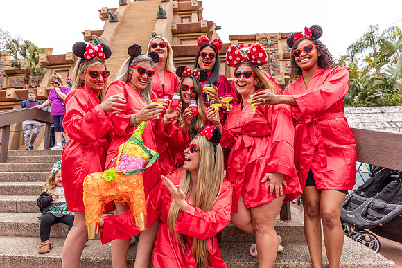 Valentine-Session-Momsies-Disney-Epcot-2022-0892
