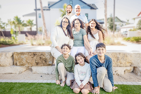 20241130-Elsbeth-Arce-Family-Session-Evermore-5169-edit3-