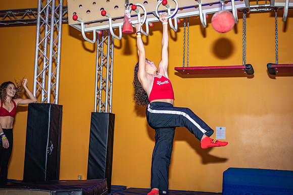 Planet-Obstacle-Adults-Night-0140
