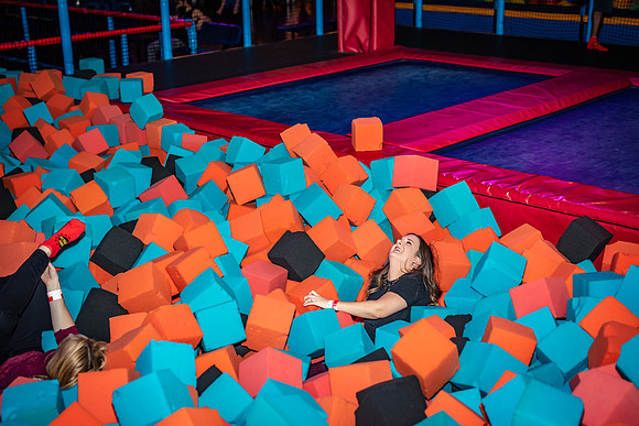 Planet-Obstacle-Adults-Night-0019