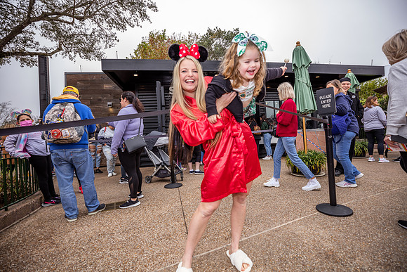 Valentine-Session-Momsies-Disney-Epcot-2022-0774