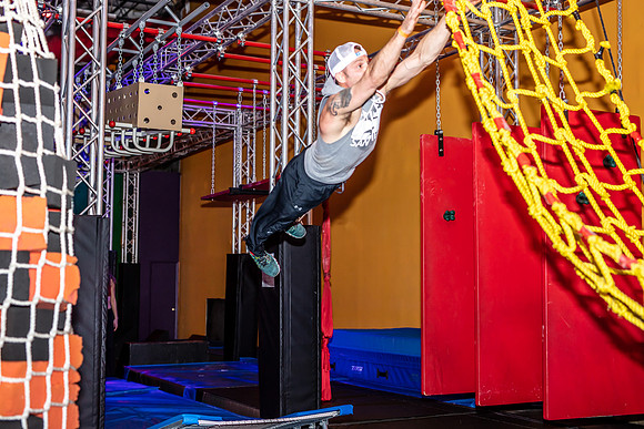 Planet-Obstacle-Adults-Night-0199