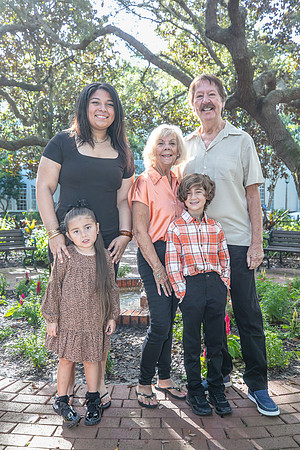 20251018-Catherine-Breen-Thomas-Family-Session-3234