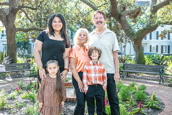 20251018-Catherine-Breen-Thomas-Family-Session-3235