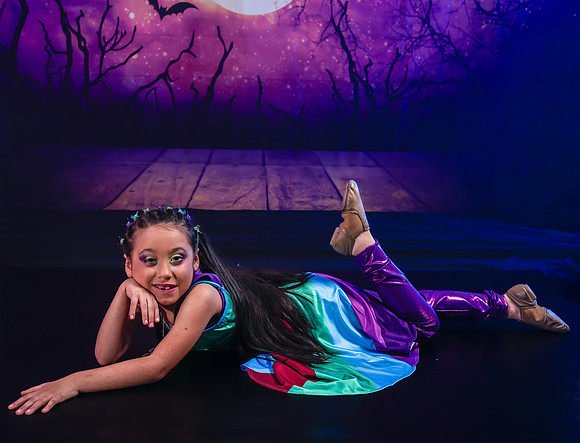 2-1_20251019-Dance-Station-Studios-Halloween-Photo-Shoot-9824