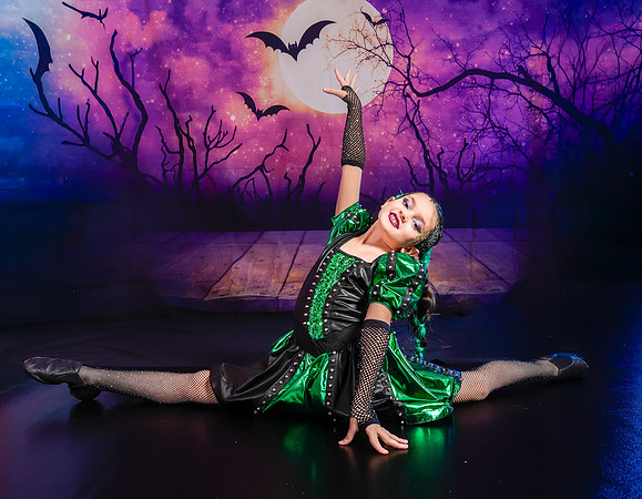 4-5_20251019-Dance-Station-Studios-Halloween-Photo-Shoot-9941