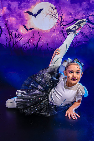 6-4_20251019-Dance-Station-Studios-Halloween-Photo-Shoot-0015