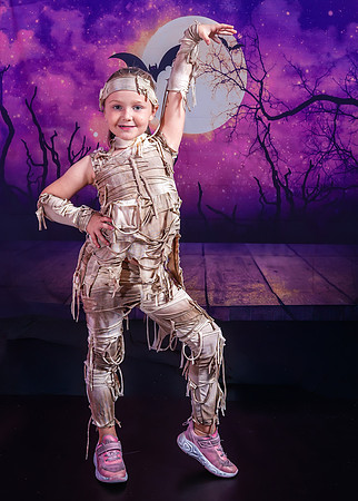 10-4_20251019-Dance-Station-Studios-Halloween-Photo-Shoot-0396