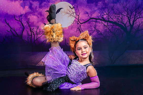 16-3_20251019-Dance-Station-Studios-Halloween-Photo-Shoot-9726