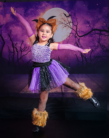 16-5_20251019-Dance-Station-Studios-Halloween-Photo-Shoot-9760