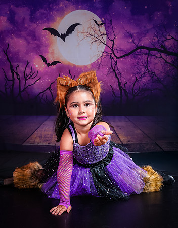 16-6_20251019-Dance-Station-Studios-Halloween-Photo-Shoot-9778