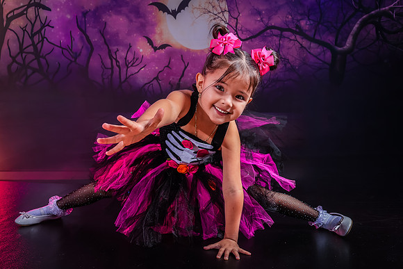 23-2_20251019-Dance-Station-Studios-Halloween-Photo-Shoot-0360