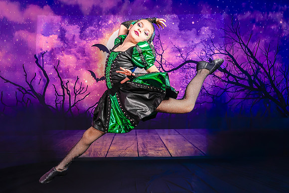 4-6_20251019-Dance-Station-Studios-Halloween-Photo-Shoot-9917
