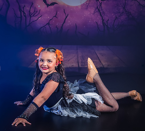 30-6_20251019-Dance-Station-Studios-Halloween-Photo-Shoot-1039