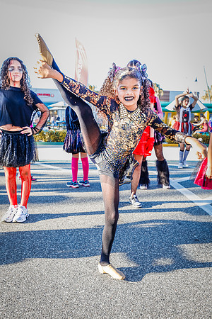 20251022-Dance-Studio-Station-Halloween-Performance-Sunsetwalk-1-4116