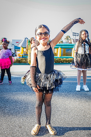 20251022-Dance-Studio-Station-Halloween-Performance-Sunsetwalk-1-4125