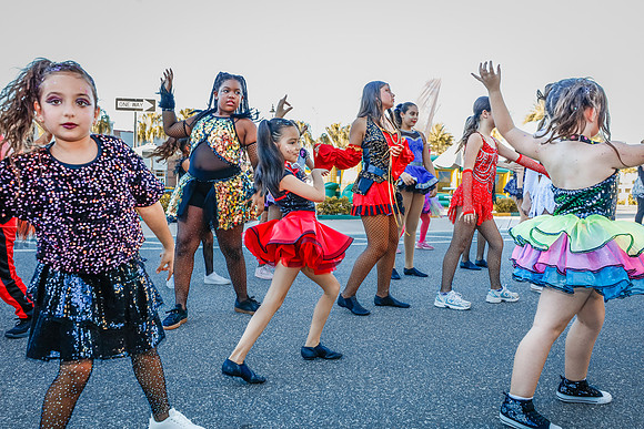 20251022-Dance-Studio-Station-Halloween-Performance-Sunsetwalk-1-4186