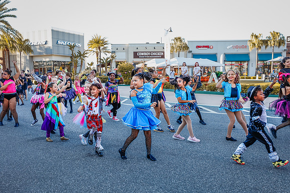 20251022-Dance-Studio-Station-Halloween-Performance-Sunsetwalk-1-4187-