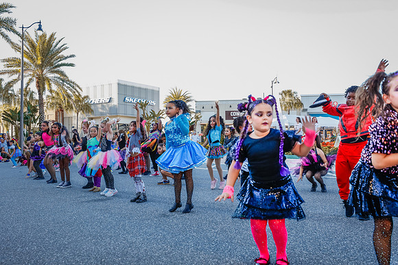 20251022-Dance-Studio-Station-Halloween-Performance-Sunsetwalk-1-4191