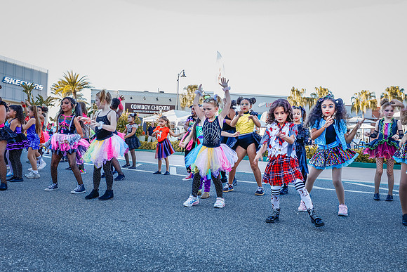 20251022-Dance-Studio-Station-Halloween-Performance-Sunsetwalk-1-4193