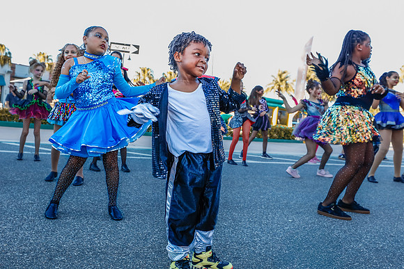 20251022-Dance-Studio-Station-Halloween-Performance-Sunsetwalk-1-4194