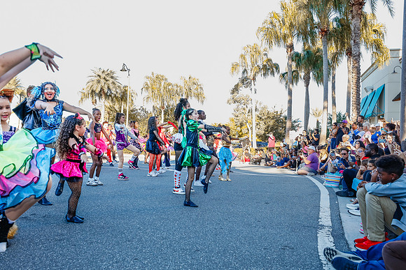 20251022-Dance-Studio-Station-Halloween-Performance-Sunsetwalk-1-4192