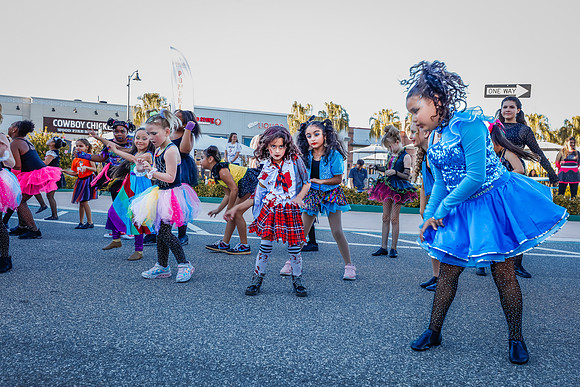 20251022-Dance-Studio-Station-Halloween-Performance-Sunsetwalk-1-4195