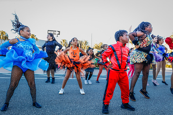 20251022-Dance-Studio-Station-Halloween-Performance-Sunsetwalk-1-4196