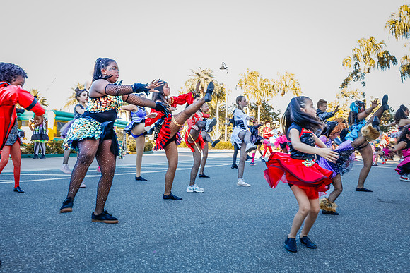 20251022-Dance-Studio-Station-Halloween-Performance-Sunsetwalk-1-4197