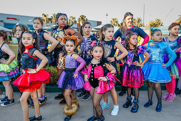 20251022-Dance-Studio-Station-Halloween-Performance-Sunsetwalk-1-4206