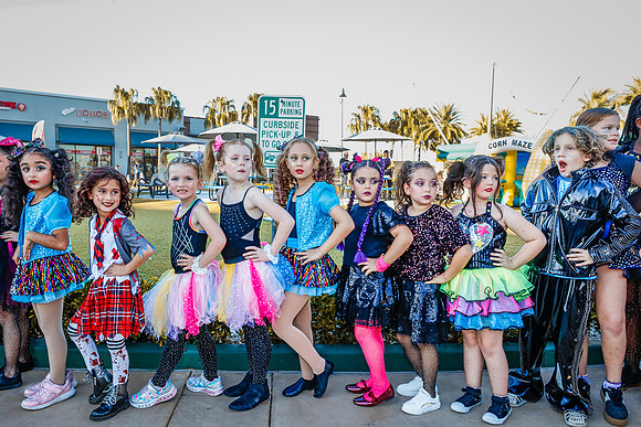 20251022-Dance-Studio-Station-Halloween-Performance-Sunsetwalk-1-4207
