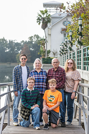 20251124-Beth-Burkard-Family-8743