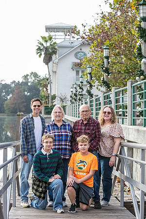 20251124-Beth-Burkard-Family-8745