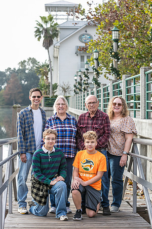 20251124-Beth-Burkard-Family-8744