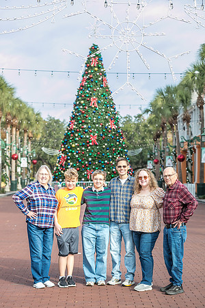 20251124-Beth-Burkard-Family-8753