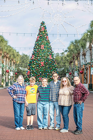 20251124-Beth-Burkard-Family-8752--