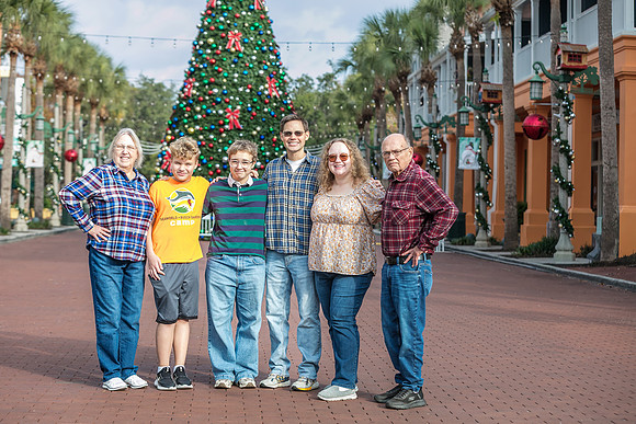 20251124-Beth-Burkard-Family-8756-
