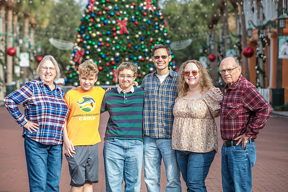 20251124-Beth-Burkard-Family-8755-