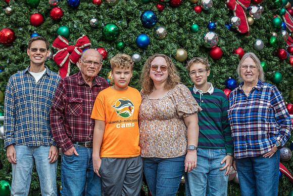 20251124-Beth-Burkard-Family-8761-