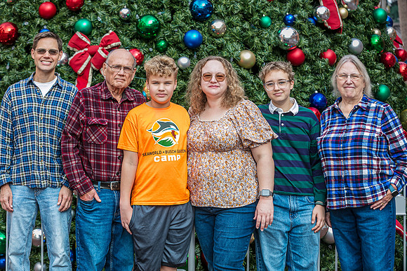 20251124-Beth-Burkard-Family-8759