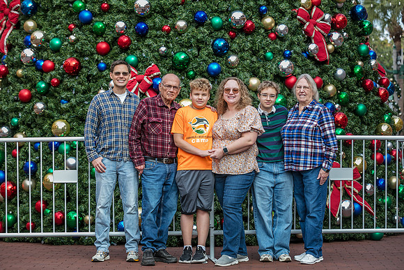 20251124-Beth-Burkard-Family-8766-