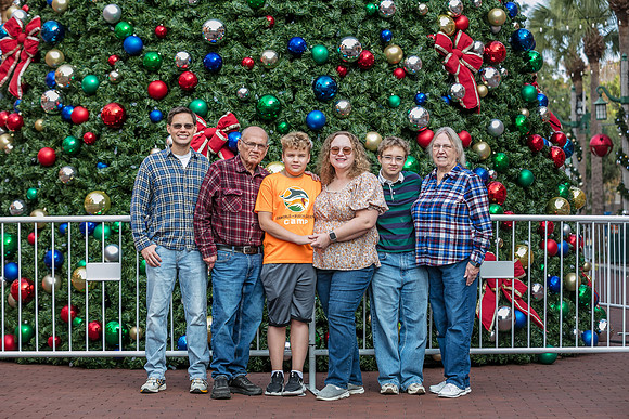 20251124-Beth-Burkard-Family-8768