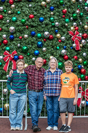20251124-Beth-Burkard-Family-8773