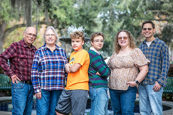 20251124-Beth-Burkard-Family-8798
