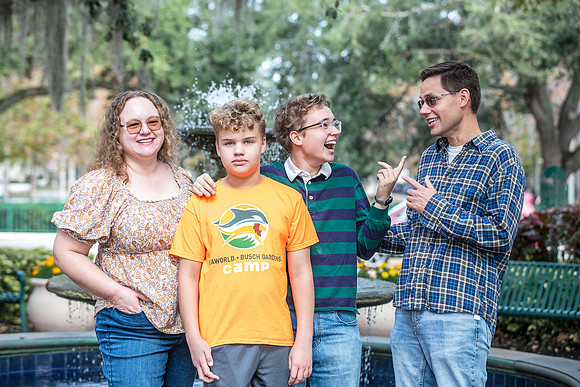 20251124-Beth-Burkard-Family-8803