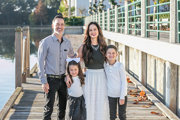 20251125-Jessica-Thielen-Family-8828