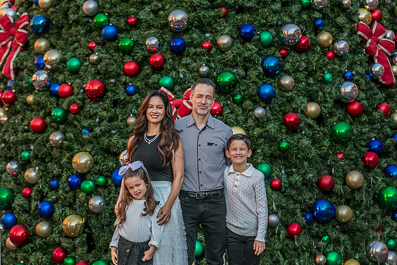 20251125-Jessica-Thielen-Family-8861-2-